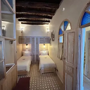 https://riad-de-charme-en-mdina-lumineux-et-avec-vue-mer.essaouirahotels.net